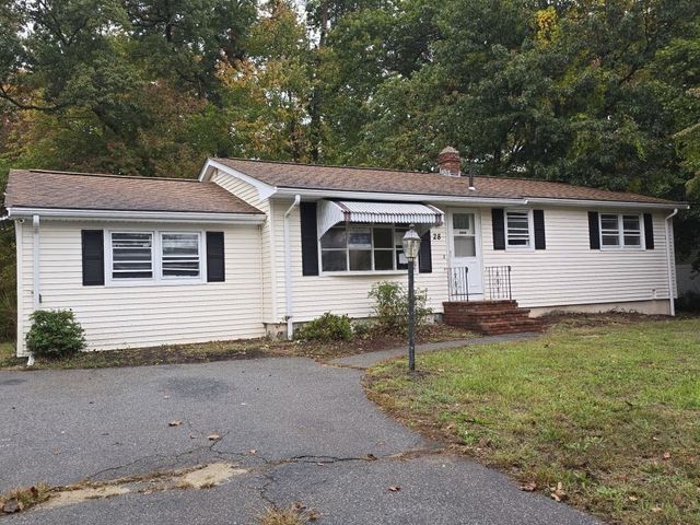 28 Arnold St, Taunton, MA 02780