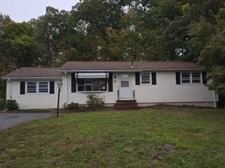28 Arnold St, Taunton, MA 02780