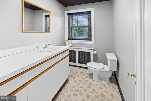 184 W MAIN ST #BUILDING 100, Trappe, PA 19426