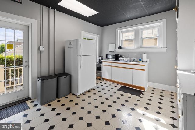 184 W MAIN ST #BUILDING 100, Trappe, PA 19426