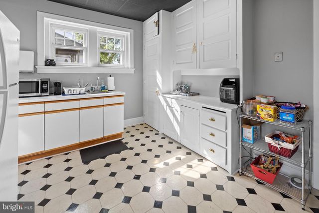 184 W MAIN ST #BUILDING 100, Trappe, PA 19426