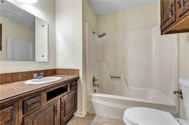 807 Holleman Drive, College Station, TX 77840