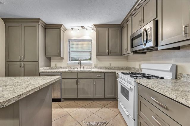 807 Holleman Drive, College Station, TX 77840