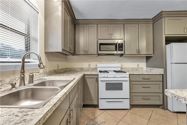 807 Holleman Drive, College Station, TX 77840