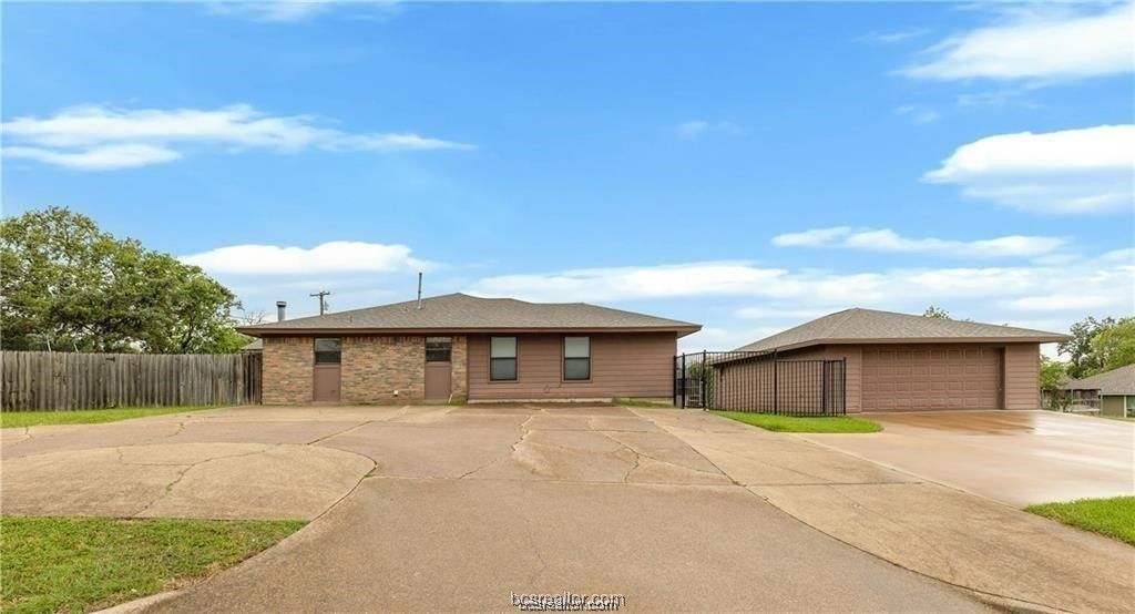 807 Holleman Drive, College Station, TX 77840