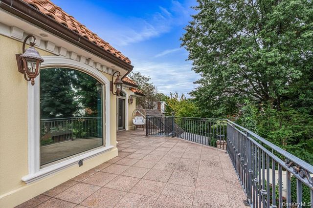 318 147th Place, Whitestone, NY 11357