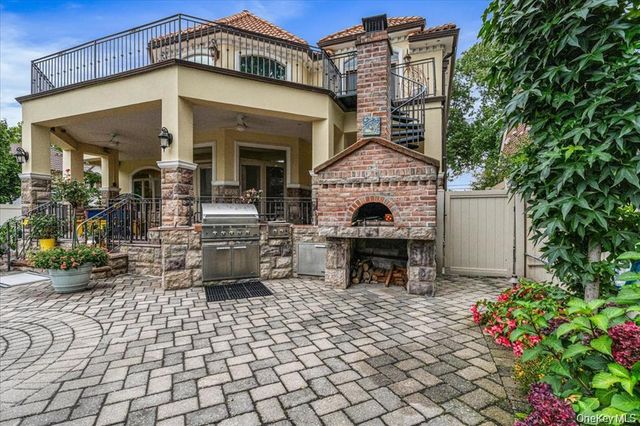 318 147th Place, Whitestone, NY 11357