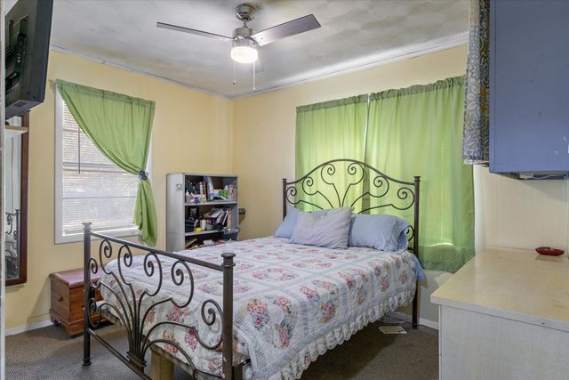 726 W Lennon Drive, Emory, TX 75440