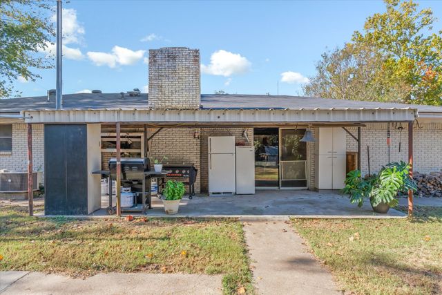 726 W Lennon Drive, Emory, TX 75440