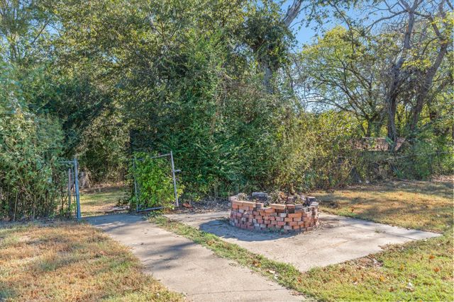 726 W Lennon Drive, Emory, TX 75440