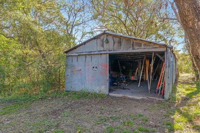 726 W Lennon Drive, Emory, TX 75440