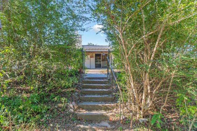 726 W Lennon Drive, Emory, TX 75440