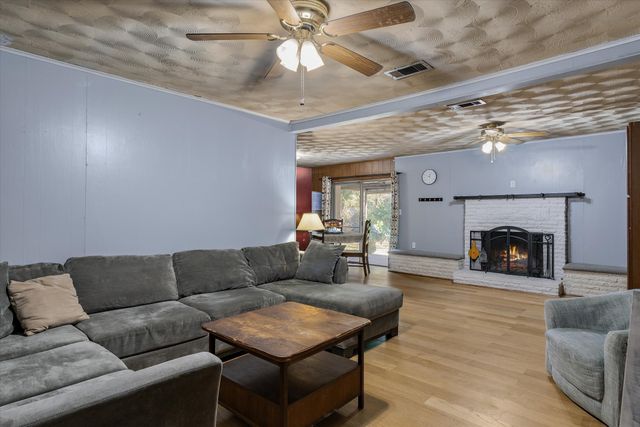 726 W Lennon Drive, Emory, TX 75440