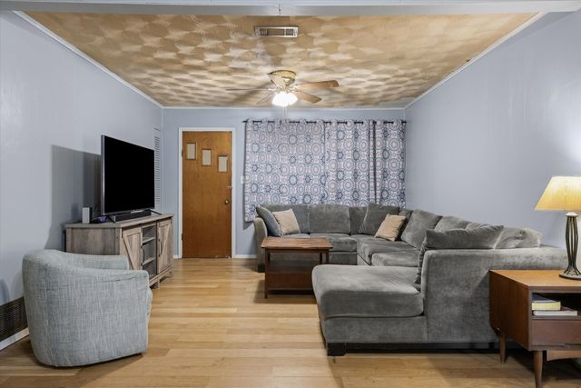 726 W Lennon Drive, Emory, TX 75440