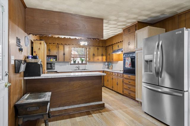 726 W Lennon Drive, Emory, TX 75440