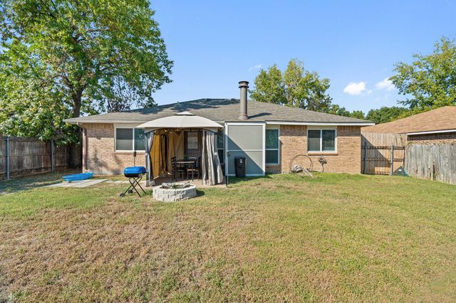 2541 Seven Hills Drive, Grand Prairie, TX 75052