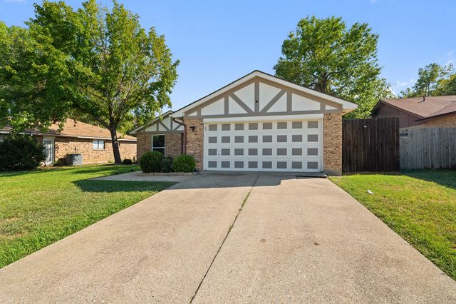 2541 Seven Hills Drive, Grand Prairie, TX 75052