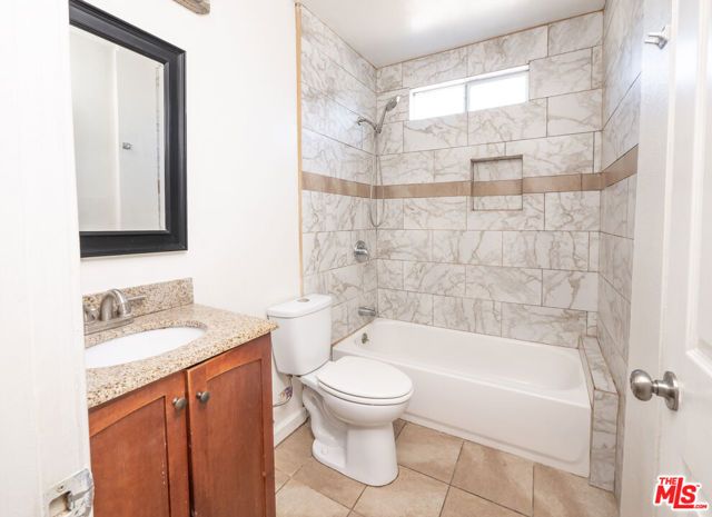 5424 S Van Ness Avenue, Los Angeles, CA 90062