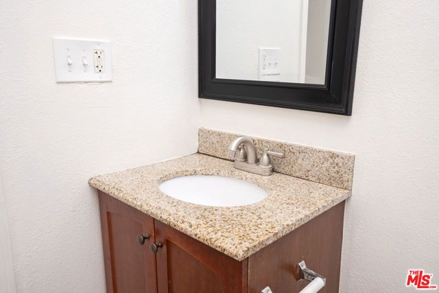 5424 S Van Ness Avenue, Los Angeles, CA 90062