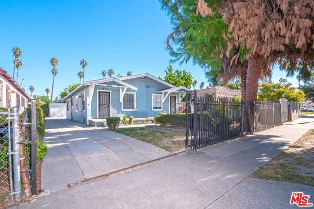 5424 S Van Ness Avenue, Los Angeles, CA 90062