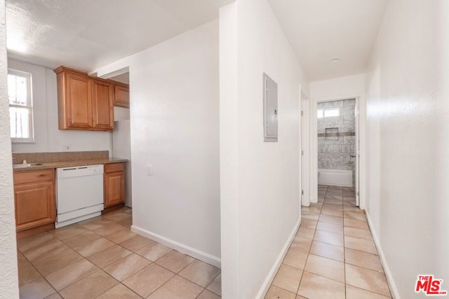 5424 S Van Ness Avenue, Los Angeles, CA 90062