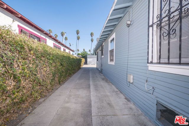 5424 S Van Ness Avenue, Los Angeles, CA 90062