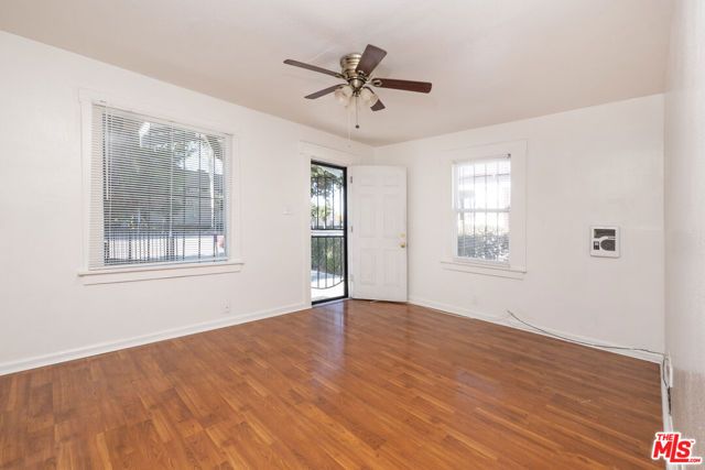 5424 S Van Ness Avenue, Los Angeles, CA 90062