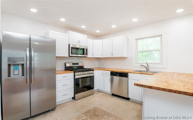 1103 Woodbourne Drive, New Albany, IN 47150