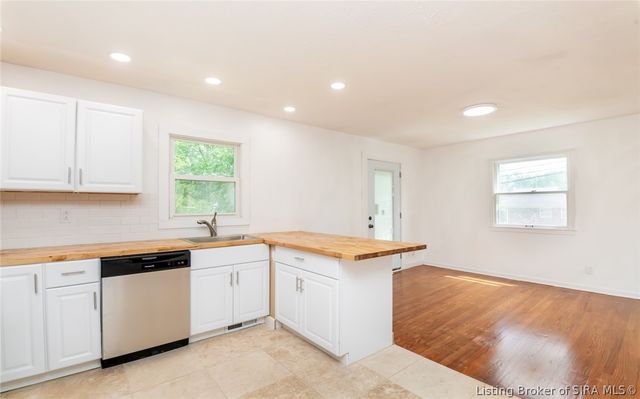 1103 Woodbourne Drive, New Albany, IN 47150