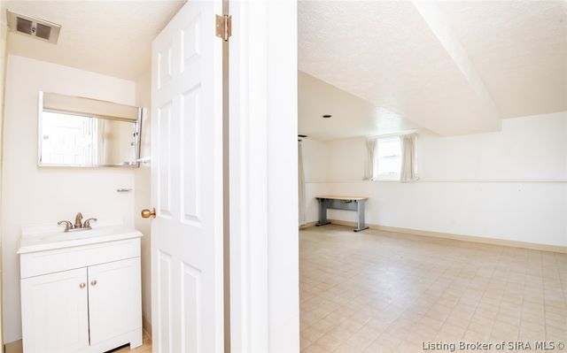 1103 Woodbourne Drive, New Albany, IN 47150