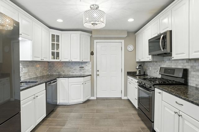 27 Solomon Pond Rd A, Northborough, MA 01532