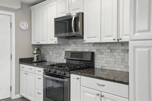 27 Solomon Pond Rd A, Northborough, MA 01532