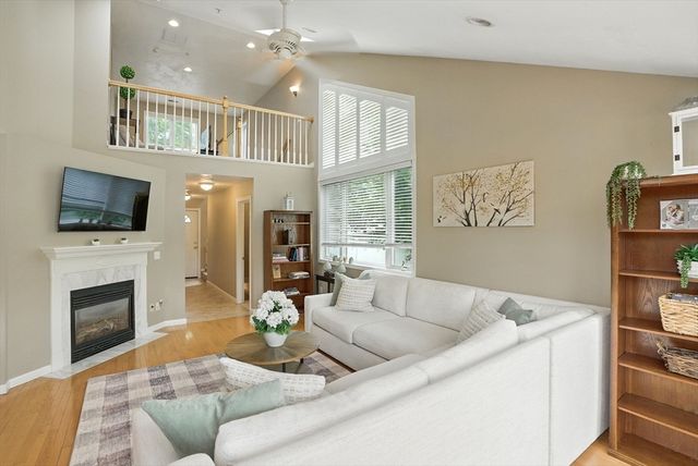 27 Solomon Pond Rd A, Northborough, MA 01532