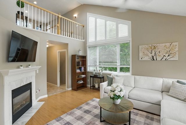 27 Solomon Pond Rd A, Northborough, MA 01532