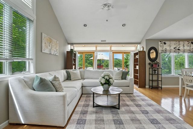 27 Solomon Pond Rd A, Northborough, MA 01532