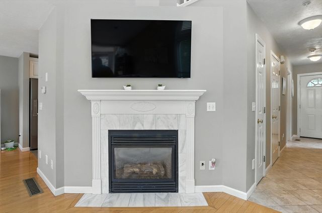 27 Solomon Pond Rd A, Northborough, MA 01532