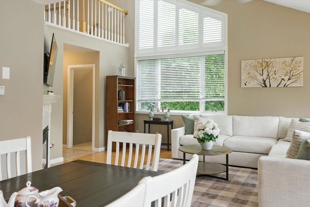 27 Solomon Pond Rd A, Northborough, MA 01532