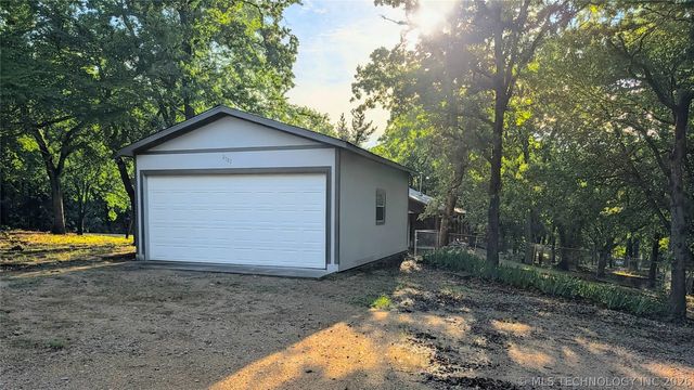 2702 Redbud Lane, Kingston, OK 73439