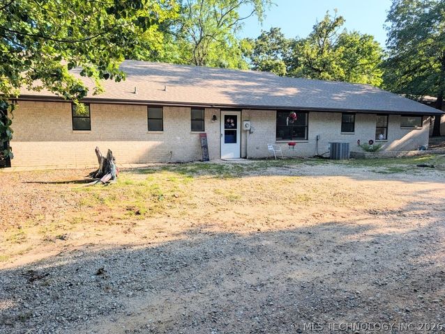 2702 Redbud Lane, Kingston, OK 73439