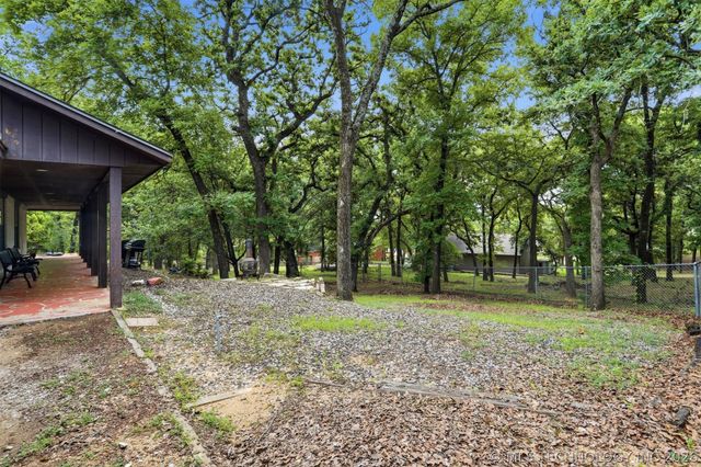 2702 Redbud Lane, Kingston, OK 73439