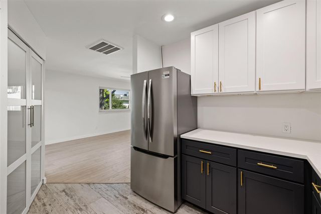 909 Silber Road 11, Houston, TX 77024