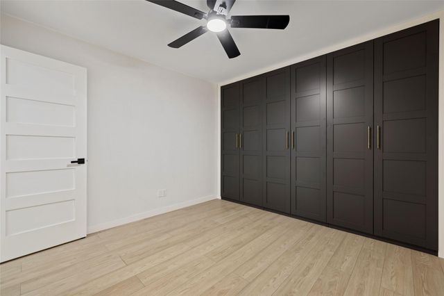 909 Silber Road 11, Houston, TX 77024