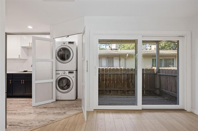 909 Silber Road 11, Houston, TX 77024