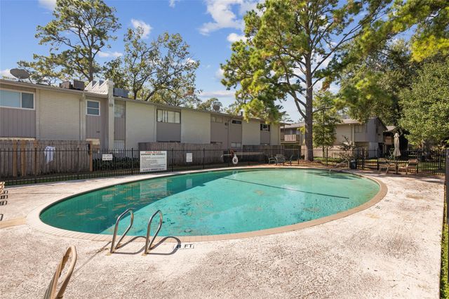 909 Silber Road 11, Houston, TX 77024