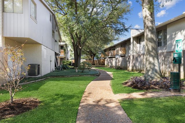 909 Silber Road 11, Houston, TX 77024