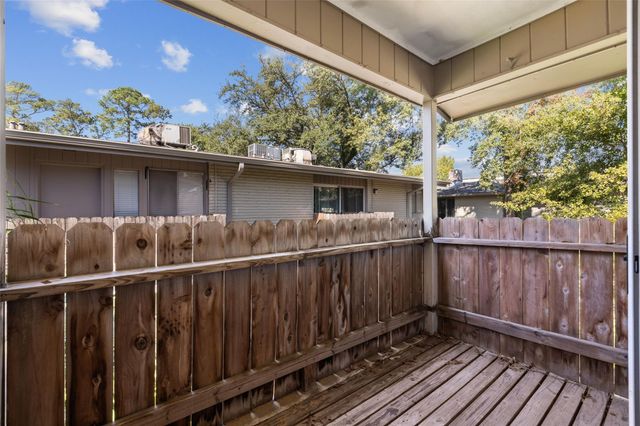 909 Silber Road 11, Houston, TX 77024