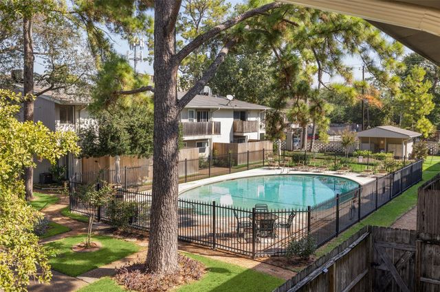 909 Silber Road 11, Houston, TX 77024