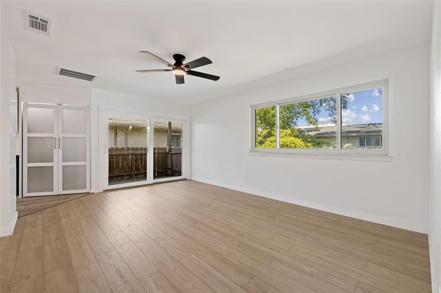 909 Silber Road 11, Houston, TX 77024