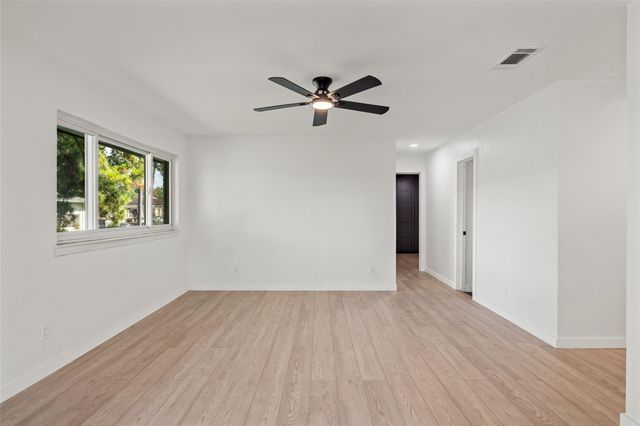 909 Silber Road 11, Houston, TX 77024