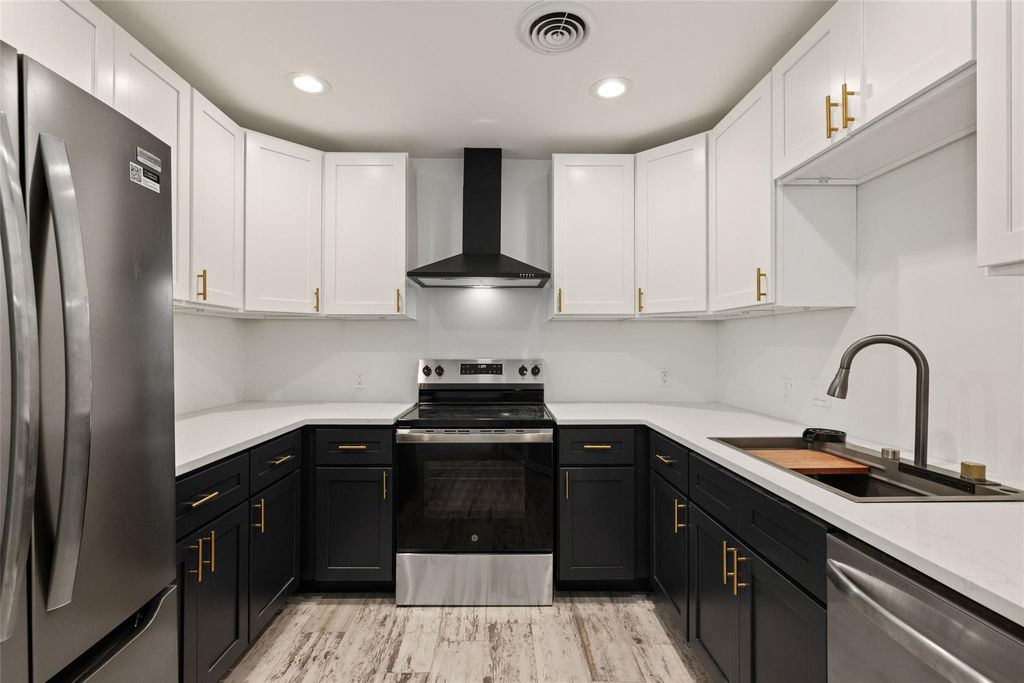 909 Silber Road 11, Houston, TX 77024